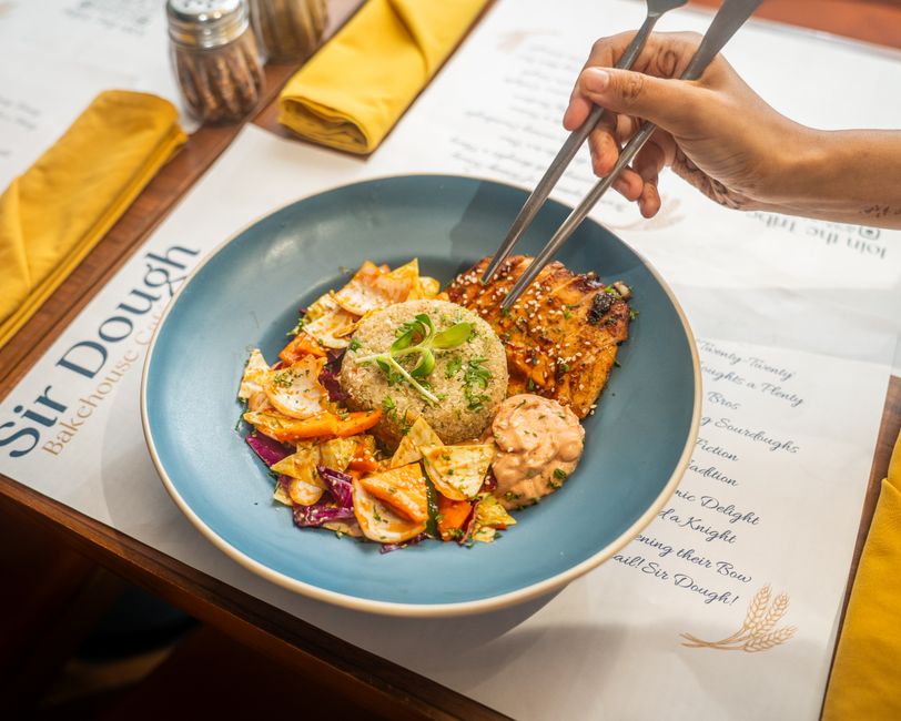 A vibrant quinoa salad with grilled salmon, perfect for healthy dining.