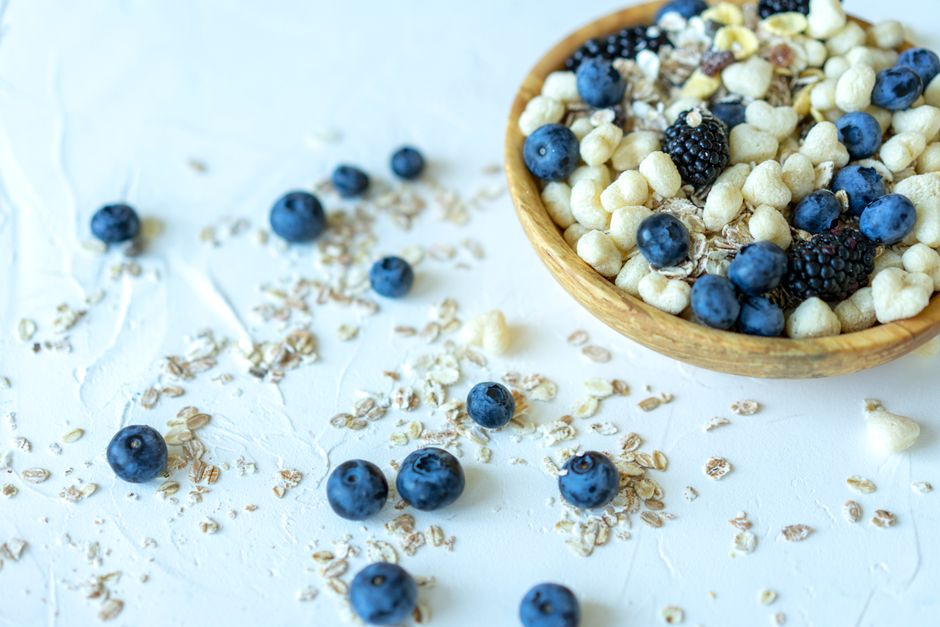 Nutritious breakfast bowl featuring blueberries, blackberries, and oats for a healthy start.