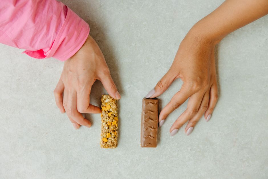 Snack Timing for Sustained Energy: When to Eat Between Meals Without Afternoon Crashes