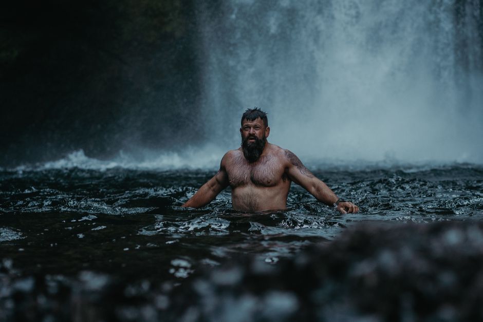 Cold Water Immersion vs. Sauna Use: Which Temperature Stress Practice Fits Your Recovery and Resilience Goals