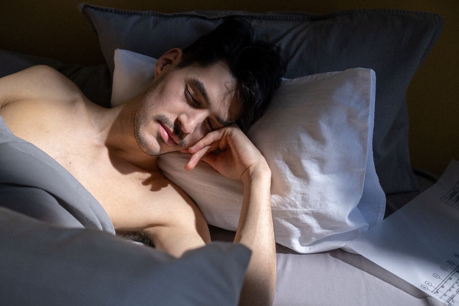 Caffeine Sensitivity and Sleep: Why Some People Feel Wired at Night and Others Sleep Fine After Evening Coffee