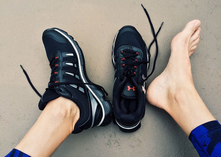Barefoot Walking vs. Supported Shoes for Daily Movement: Which Approach Builds Better Foot Strength and Posture