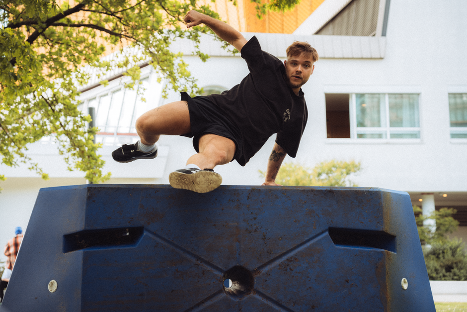 Intuitive Movement vs. Structured Workouts: Which Approach Builds Better Long-Term Fitness and Body Confidence