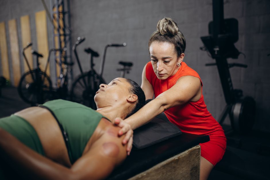 Shoulder and Upper-Back Strength at Home Without Weights: Progressive Bodyweight Moves for Posture and Desk Worker Relief