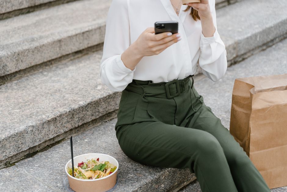 Digestion and Joint Health: How Food Order and Pairing Reduce Bloating While Improving Mobility