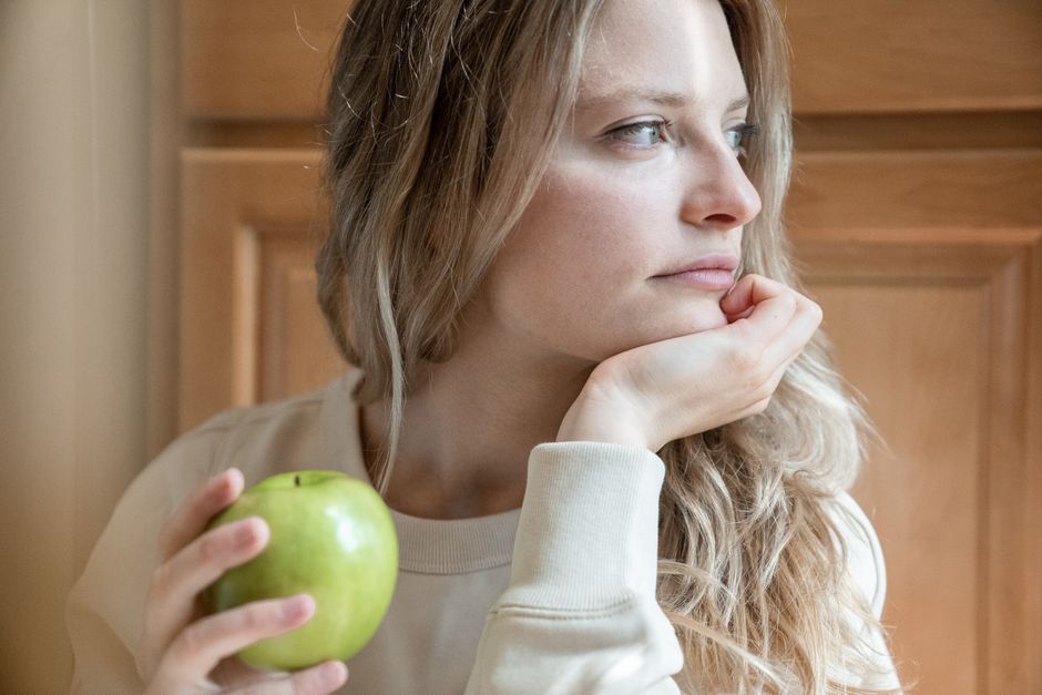 Mindful Eating vs. Intuitive Eating: Which Approach Fits Your Life and Your Goals