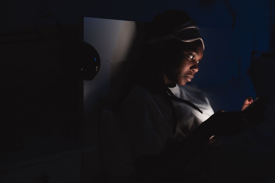 Hunger Hormones and Night Shift Eating: Food Timing Strategies That Support Sleep When Your Schedule Is Flipped