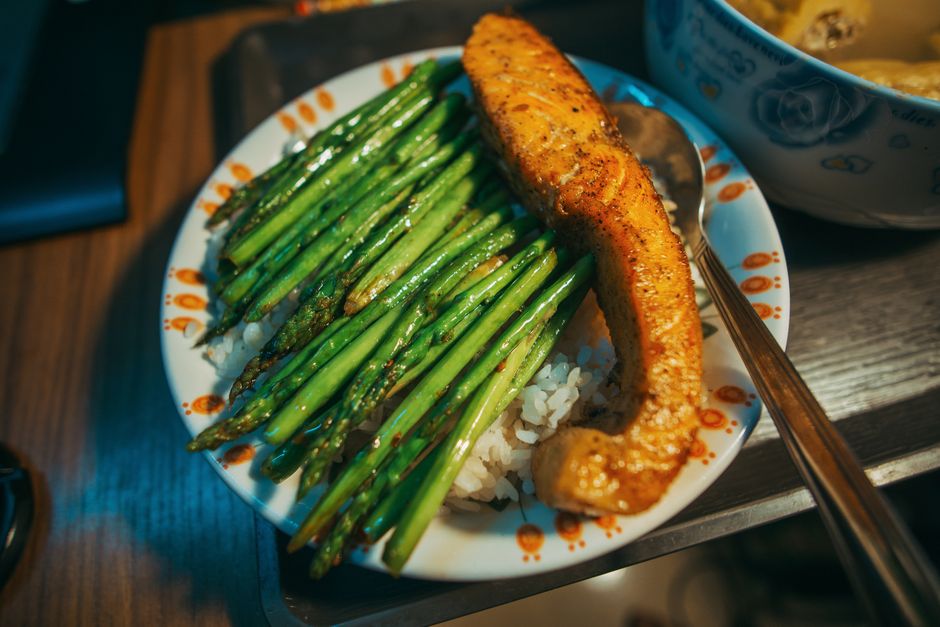 Delicious grilled salmon with fresh asparagus and rice, perfect for a healthy meal.