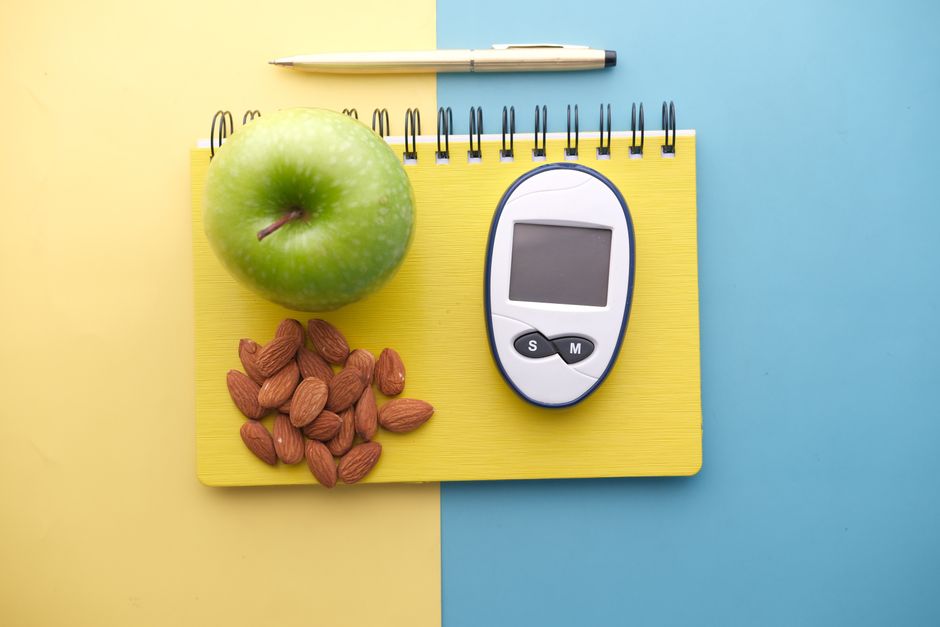 Afternoon Hunger and Food Pairing: Why Your 3pm Cravings Return and Which Meal Combinations Actually Stabilize Blood Sugar