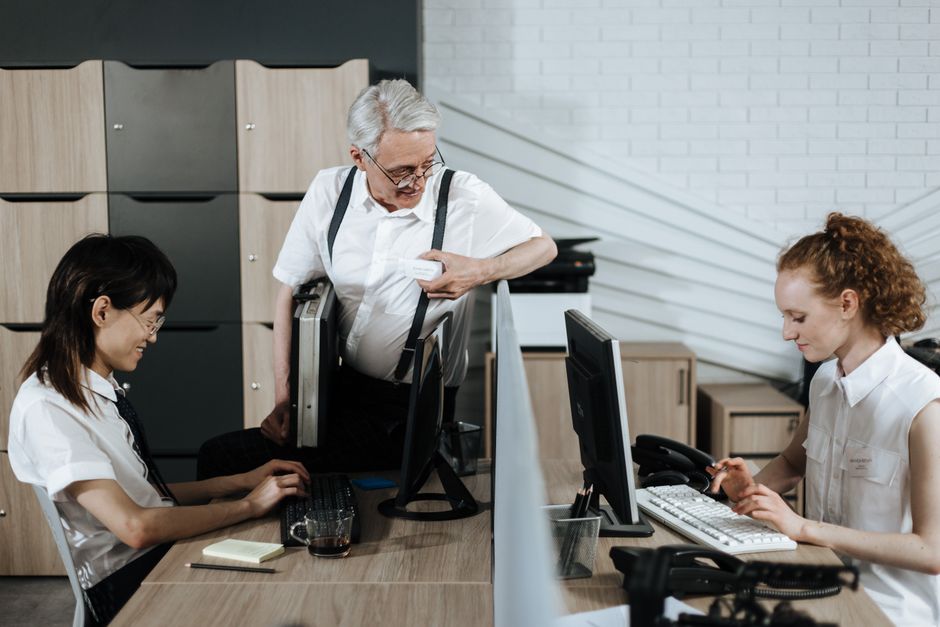 Five Beginner Mobility Exercises for Desk Workers: Reverse Sitting Stiffness and Build Movement Confidence in 10 Minutes