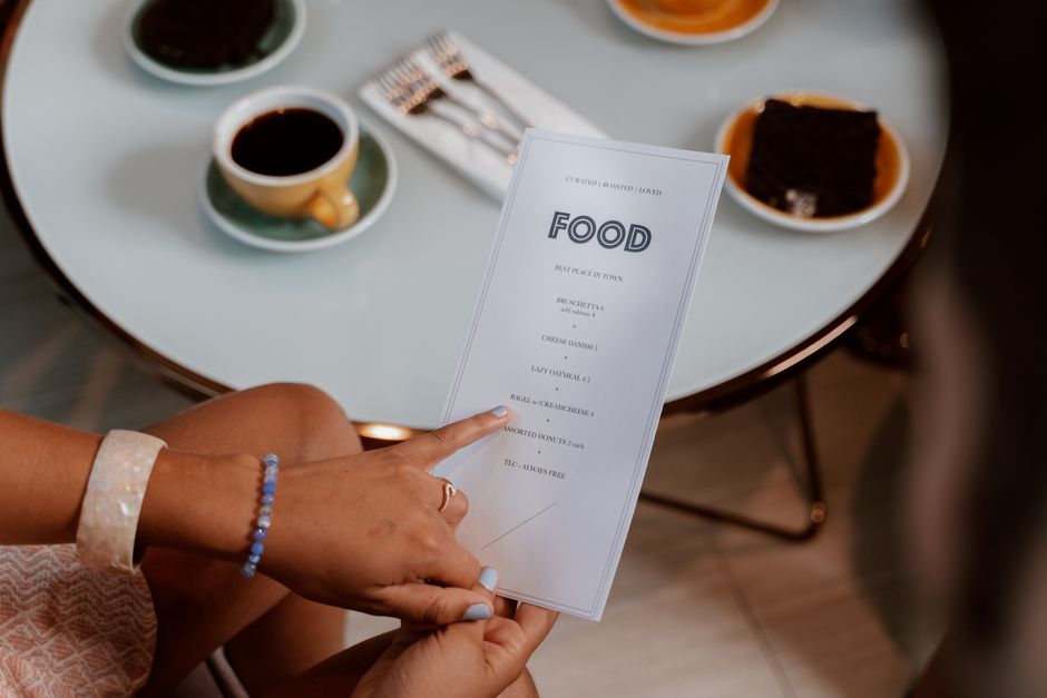 Digestive Bloating and Meal Composition: Why Food Order and Pairing Matter More Than Quantity