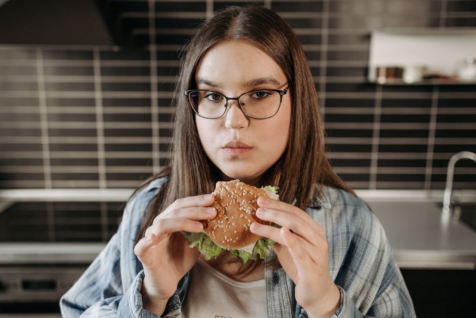 Emotional Eating vs. Physical Hunger: Building Awareness and Self-Compassion When Cravings Hit