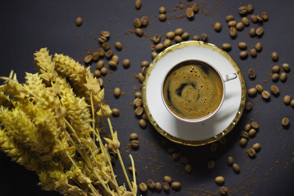 Caffeine Timing vs. Afternoon Energy Crashes: Why Coffee at 2pm Backfires and What Actually Stabilizes Your Focus