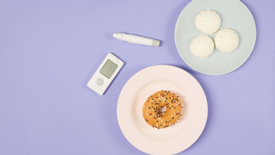 Midday Hunger vs. Blood Sugar Crashes: Why Your 3pm Cravings Happen and What to Eat to Stop Them