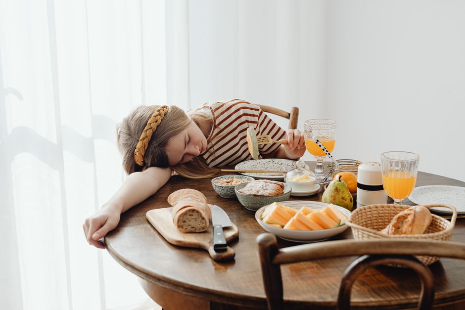 Sleep Recovery Meals: What to Eat After Poor Sleep to Restore Energy and Mood