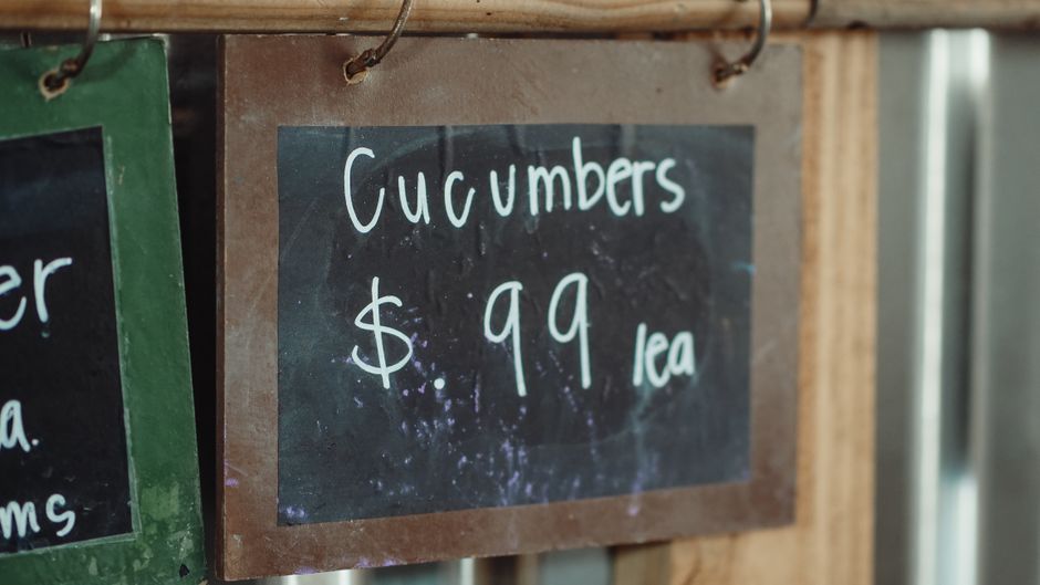 Fruit and Vegetable Seasonality on a Budget: Why Spring Greens Cost Less Than Winter Ones and How to Shift Your Cart Year-Round