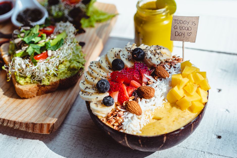 Healthy acai bowl with fresh fruits and nuts, perfect for a nutritious breakfast.