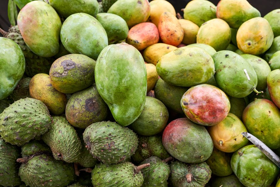 Fruit Ripeness, Storage Method, and Nutrient Density: What Actually Changes From Countertop to Fridge