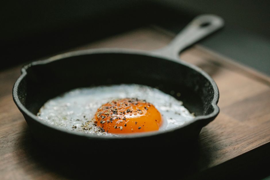 High-Protein Breakfast Combos for Stable Energy Until Lunch: Plant-Based, Dairy, and Whole-Egg Recipes Tested