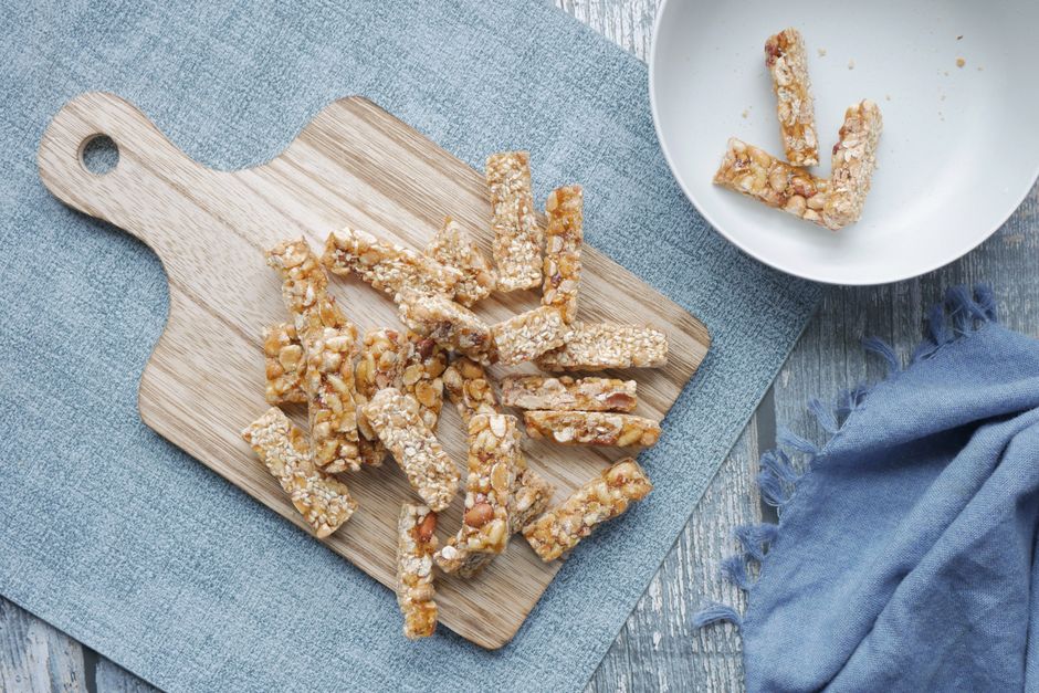 Five Reasons Your Afternoon Energy Crashes Before 3pm and Which Snack Pairing Actually Fixes It